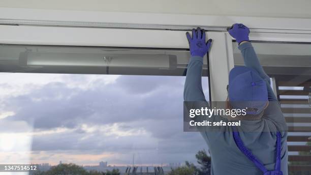 medición de ventanas - instalador fotografías e imágenes de stock