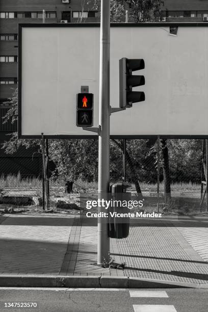 red traffic light and blank billboard - stoplight foto e immagini stock