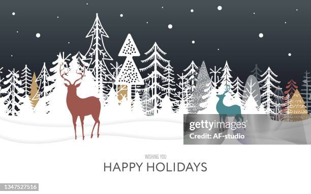 ilustraciones, imágenes clip art, dibujos animados e iconos de stock de fondo de navidad con árboles, montañas y ciervos - reno nevada