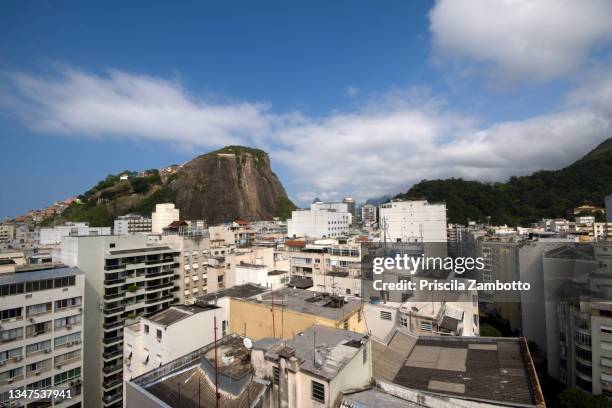 copacabana. rio de janeiro, rj, brazil - rio de janeiro buildings stock pictures, royalty-free photos & images