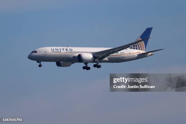 United Airlines 787 Dreamliner prepares to land at San Francisco International Airport on October 19, 2021 in San Francisco, California. United...