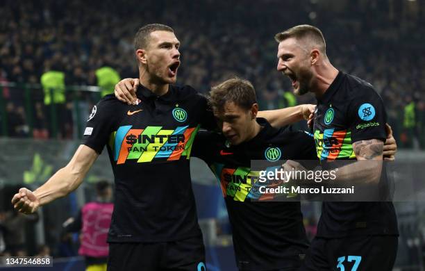 Edin Dzeko of FC Internazionale celebrates after scoring their side's first goal with Nicolo Barella and Milan Skriniar during the UEFA Champions...