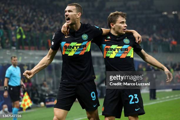 Edin Dzeko of FC Internazionale celebrates after scoring their side's first goal with Nicolo Barella during the UEFA Champions League group D match...
