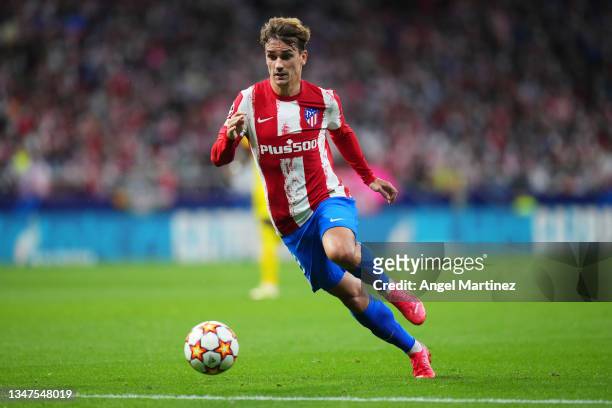 Antoine Griezmann of Atletico Madrid runs with the ball during the UEFA Champions League group B match between Atletico Madrid and Liverpool FC at...
