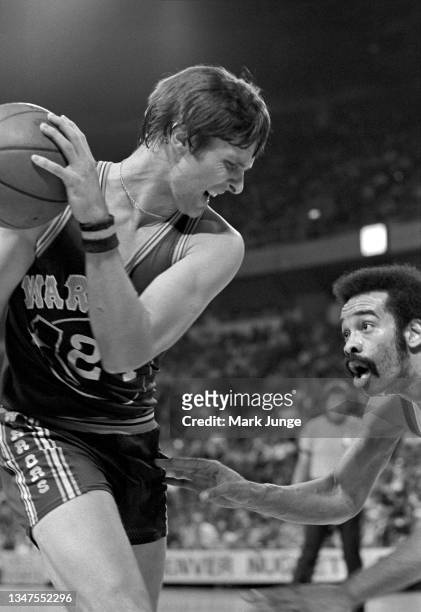 Golden State Warriors forward Rick Barry grimaces as he pulls the ball away from forward Willie Wise during an NBA basketball game against the Denver...
