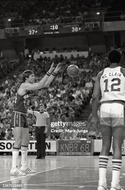 Golden State Warriors forward Rick Barry shoots his distinctive, underhand free throw during an NBA basketball game against the Denver Nuggets at...