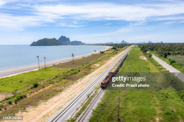 the local train railway pass the seacoast beach at prachuap khiri khan in thailand. - hua hin thailand stock-fotos und bilder