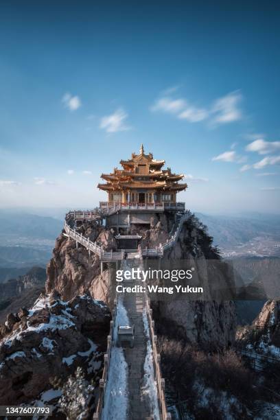 taoist architecture on laojun mountain - tao stock pictures, royalty-free photos & images
