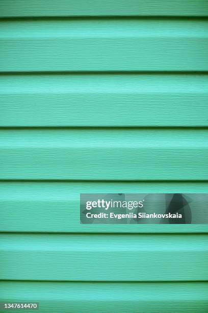 bright mint color painted building wall background. - mint green fotografías e imágenes de stock