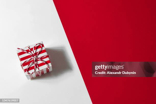 christmas gift on white background with free red - christmas border stock pictures, royalty-free photos & images