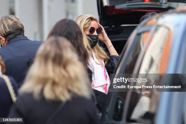 Iris Oliveros Piquer arrives at the cemetery of San Isidro to say the last goodbye to Concha Marquez Piquer, on October 20 in Madrid, Spain.