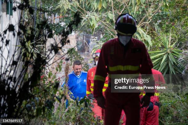 Members of the 2nd Battalion of the Military Emergency Unit collect personal belongings from housing in the San Borondon housing area on October 20,...