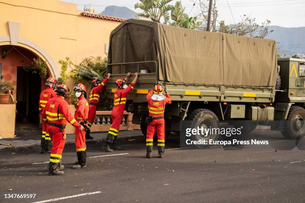 Members of the 2nd Battalion of the Military Emergency Unit collect personal belongings from housing in the San Borondon housing area on October 20,...