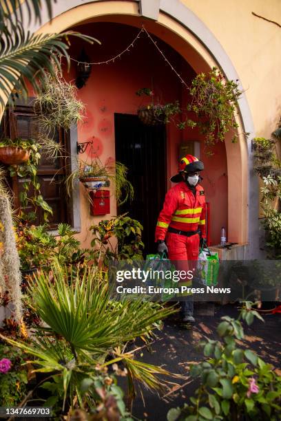 Members of the 2nd Battalion of the Military Emergency Unit collect personal belongings from housing in the San Borondon housing area on October 20,...