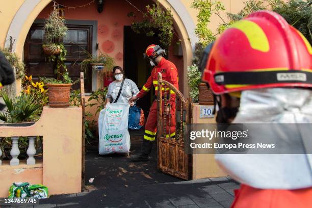 Members of the 2nd Battalion of the Military Emergency Unit collect personal belongings from housing in the San Borondon housing area on October 20,...