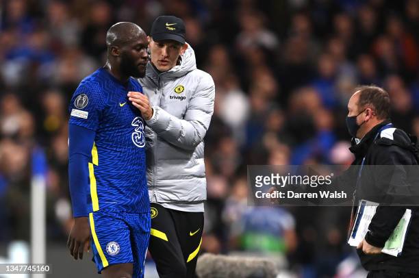 Romelu Lukaku of Chelsea is embraced by Thomas Tuchel, Manager of Chelsea as he is substituted off during the UEFA Champions League group H match...