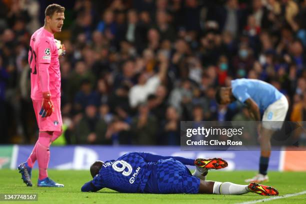 Romelu Lukaku of Chelsea reacts holding his leg during the UEFA Champions League group H match between Chelsea FC and Malmo FF at Stamford Bridge on...