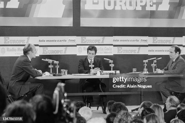 1er débat électoral à la radio, avant le premier tour de scrutin, opposant François Mitterrand à Valéry Giscard d'Estaing sur Europe 1, à Paris, le...