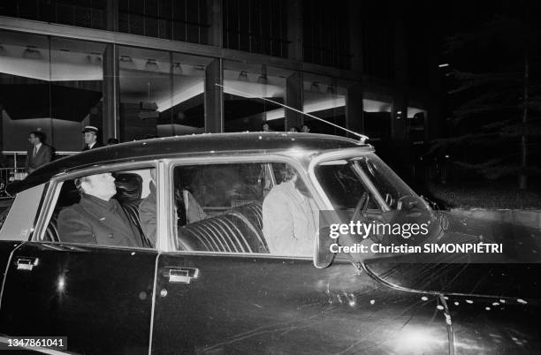 Départ de François Mitterrand du studio 101 où s’est déroulé le 1er débat électoral télévisé du second tour de l'élection présidentielle. Présenté...