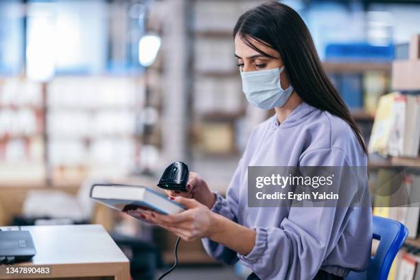 Scan Library Book Library Book Scan Photos and Premium High Res Pictures - Getty Images