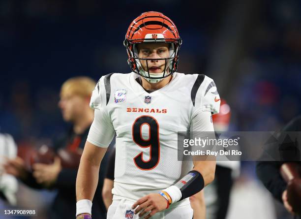 Joe Burrow of the Cincinnati Bengals warms up before a game against the Detroit Lions at Ford Field on October 17, 2021 in Detroit, Michigan.