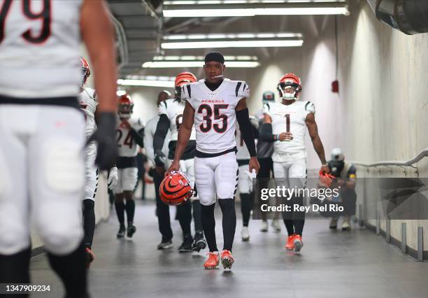 Jalen Davis of the Cincinnati Bengals take the field before the game against the Detroit Lions at Ford Field on October 17, 2021 in Detroit, Michigan.