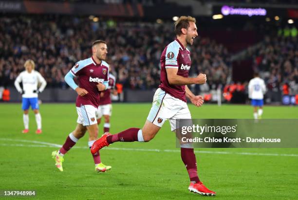 Craig Dawson of West Ham United celebrates scoring his teams first goal during the UEFA Europa League group H match between West Ham United and KRC...