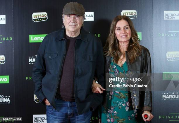 Singer Joan Manuel Serrat and wife Candela Tiffon attend the 'Privacidad' premiere at the Marquina theatre on October 21, 2021 in Madrid, Spain.