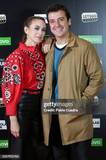 Actress Marta Hazas and Husband Javier Veiga attend the 'Privacidad' premiere at the Marquina theatre on October 21, 2021 in Madrid, Spain.