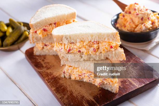 pimento cheese - pimientos stockfoto's en -beelden