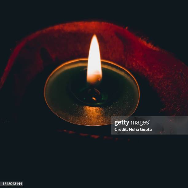illuminated candle - festival of lights - diya oil lamp fotografías e imágenes de stock