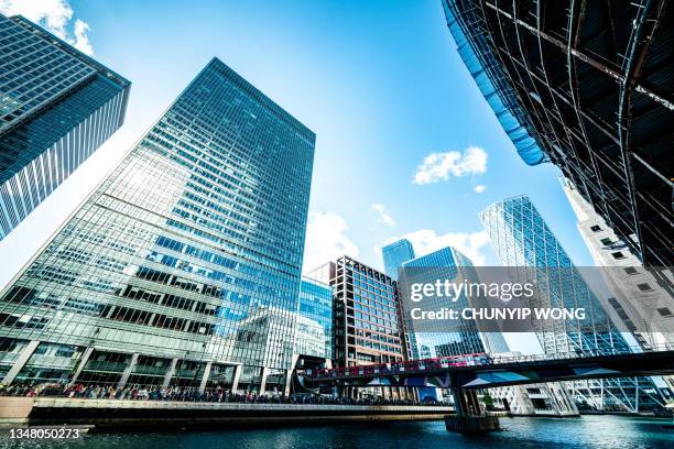 office buildings in canary wharf, the downtown financial district in london - canary wharf stock pictures, royalty-free photos & images