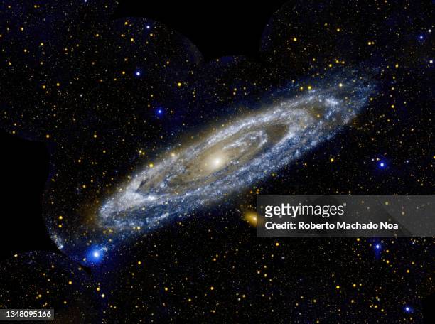 andromeda galaxy in space - spiralgalaxie stock-fotos und bilder