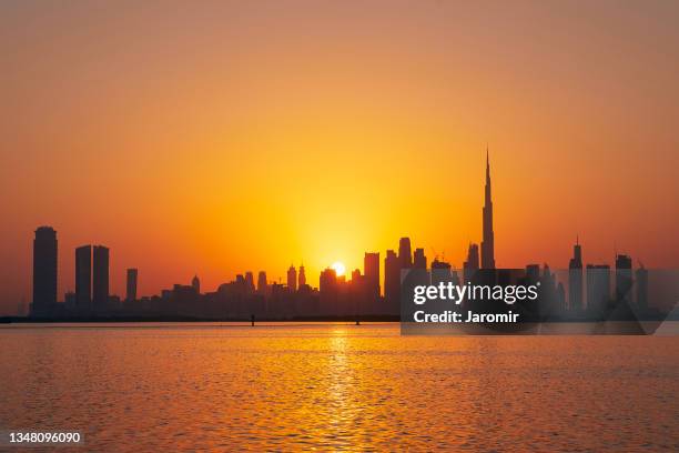 dubai skyline at beautiful sunset - burj khalifa sunset stock pictures, royalty-free photos & images