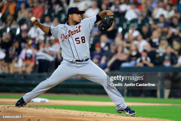 Wily Peralta of the Detroit Tigers throws a pitch in the game against the Chicago White Sox at Guaranteed Rate Field on October 01, 2021 in Chicago,...