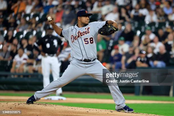 Wily Peralta of the Detroit Tigers pitches in the game against the Chicago White Sox at Guaranteed Rate Field on October 01, 2021 in Chicago,...