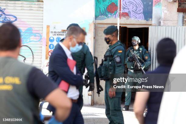 The Guardia Civil in the anti-terrorist operation in the neighborhood of Laguillas to 22 October in Malaga . Civil Guard officers have arrested...