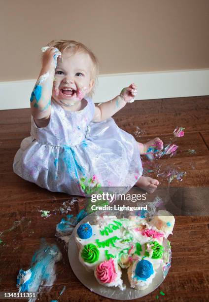 cake smash - cake smashing stock pictures, royalty-free photos & images