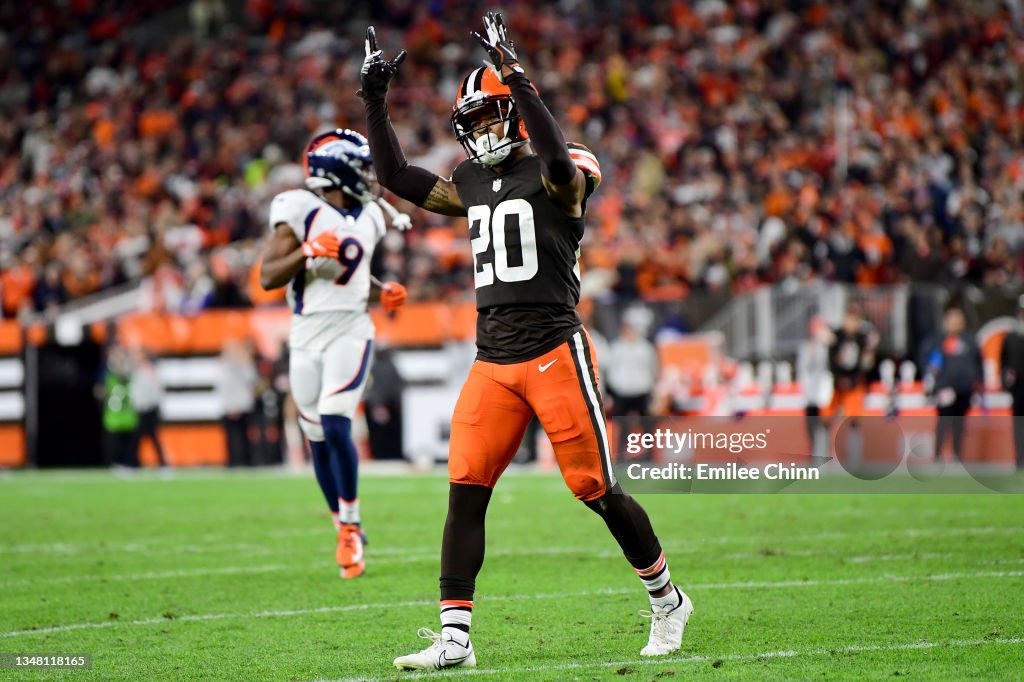 Denver Broncos v Cleveland Browns