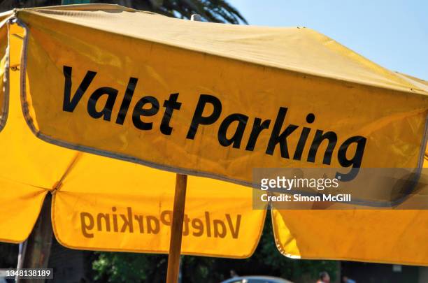 umbrella valet parking stand - valet stockfoto's en -beelden