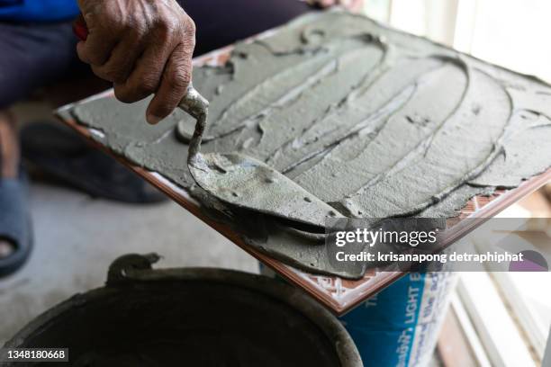 tiler and plaster - cimento imagens e fotografias de stock
