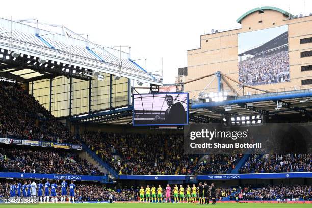 Both teams, fans and official’s take part in a minute of applause in tribute to former Chelsea vice-chairman Matthew Harding who passed away 25 years...