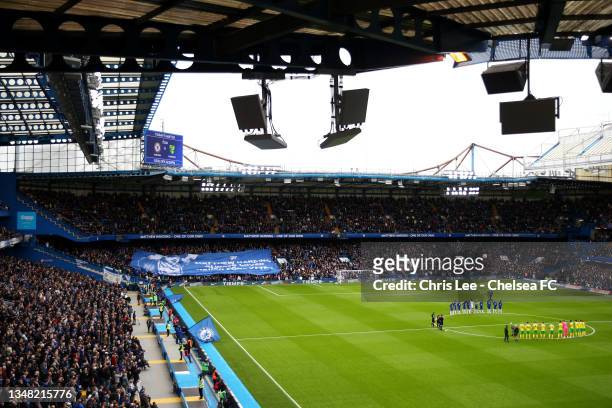 Both teams, fans and official’s take part in a minute of applause in tribute to former Chelsea vice-chairman Matthew Harding who passed away 25 years...