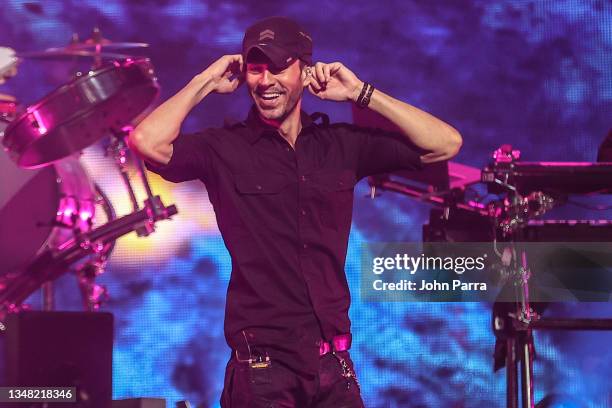 Enrique Iglesias performs at FTX Arena on October 22, 2021 in Miami, Florida.