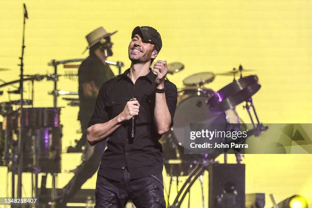 Enrique Iglesias performs at FTX Arena on October 22, 2021 in Miami, Florida.