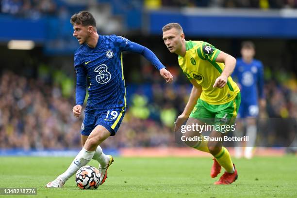 Mason Mount of Chelsea runs with the ball whilst under pressure from Ben Gibson of Norwich City during the Premier League match between Chelsea and...