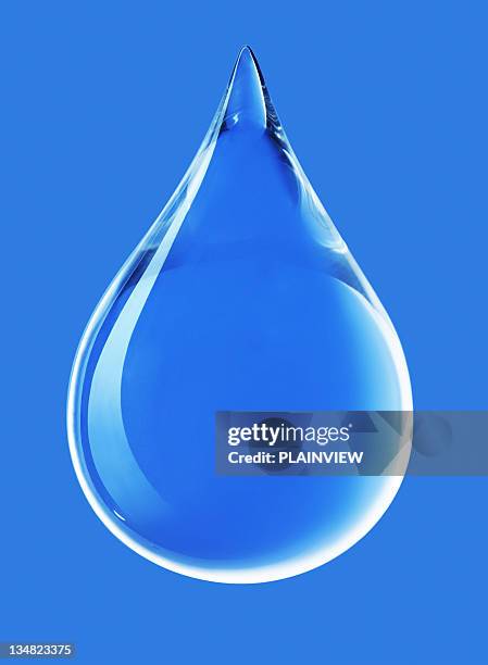 wasser mit tropfenmuster - regentropfen stock-fotos und bilder
