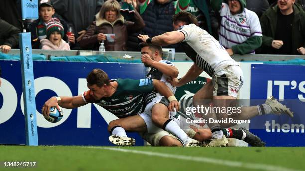 Handro Liebenberg of Leicester Tigers dives over to score their first try during the Gallagher Premiership Rugby match between Leicester Tigers and...