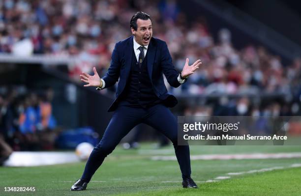 Unai Emery, Head Coach of Villarreal CF reacts during the LaLiga Santander match between Athletic Club and Villarreal CF at San Mames Stadium on...