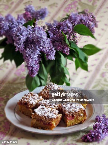 homemade fruit pie on the table with a vase of flowers - purple lilac stock pictures, royalty-free photos & images